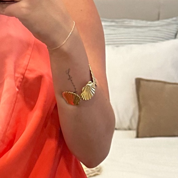 petit moments gold shell cuff bracelet - Picture 6 of 6